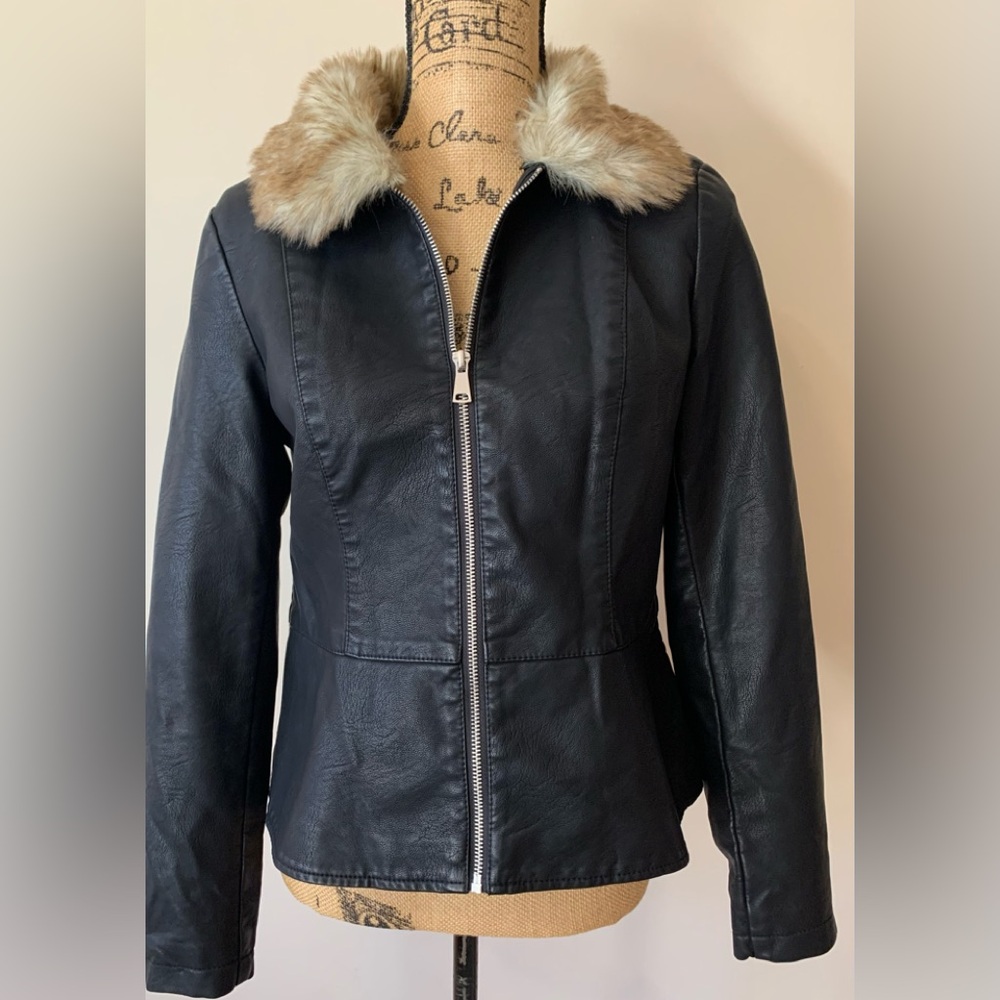 BACCINI ladies Faux leather Waist Zip Jacket with Faux fur Size PMedium VVGUC
